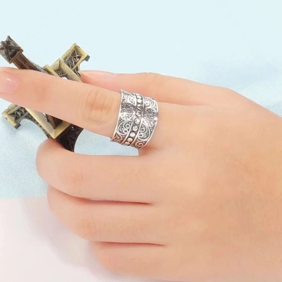 💍 Uniquely BOHO Carved Silver Ring 💍 - Picture 3 of 8
